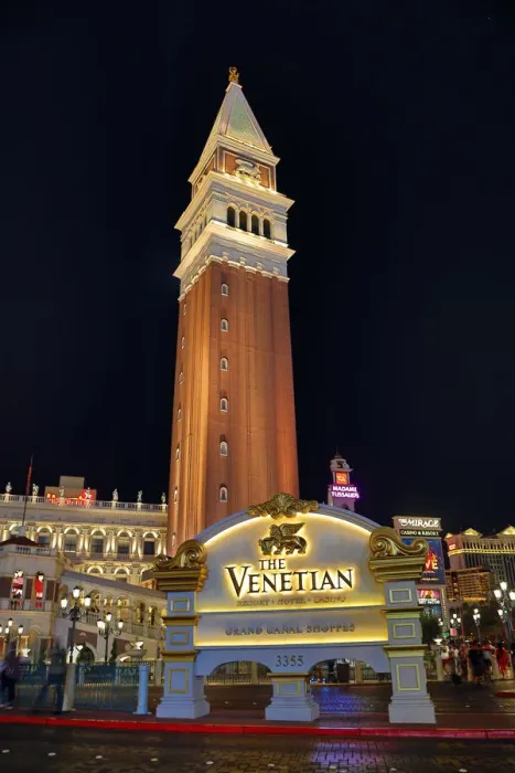  : The Venetian Hotel and Casino at night, Las Vegas, Nevada, America