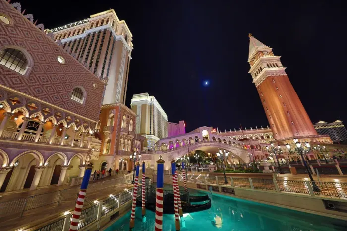  : The Venetian Hotel and Casino at night, Las Vegas, Nevada, America
