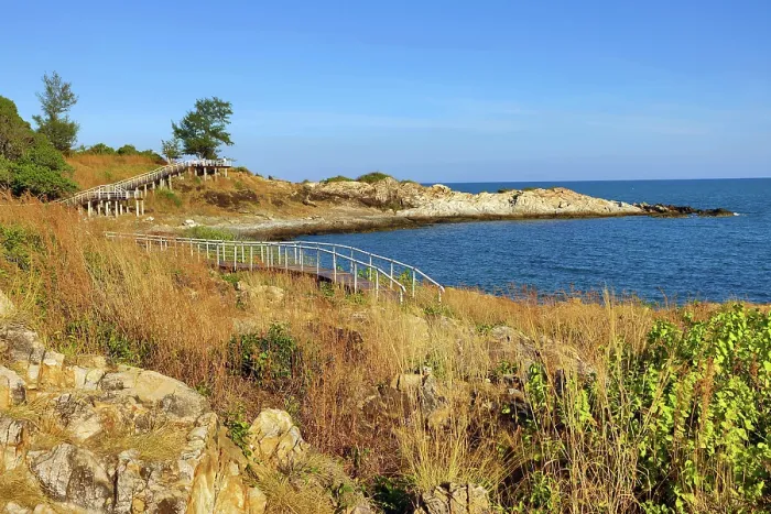  : Walkway at Ao Pakarang viewpoint at the tip of Koh Samet island, Thailand