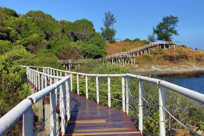  : Walkway at Ao Pakarang viewpoint at the tip of Koh Samet island, Thailand