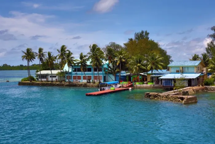 : Waterfront houses in Koror, Koror Island, Republic of Palau, Micronesia, Pacific Ocean