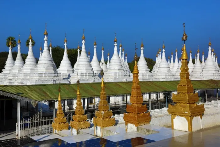  : White dhamma ceti shrines at Sandamuni Pagoda, Mandalay, Myanmar (Burma)
