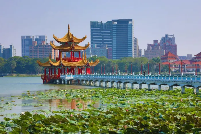  : Wuliting Pavilion at the Lotus Ponds, Kaohsiung, Taiwan