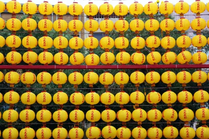  : Yellow lanterns at the Longshan Buddhist Temple at Chinese New Year in Taipei, Taiwan