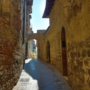 Alleyway in San Gimignano, Tuscany, Italy Alleyway in San Gimignano, Tuscany, Italy