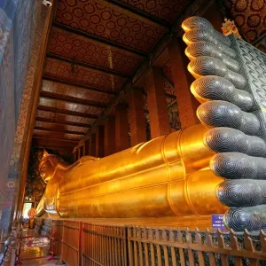 Giant reclining gold Buddha statue at Wat Pho temple, Bangkok, Thailand