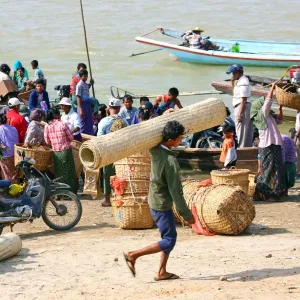 People loading and unloading ferry boats on the Ayeryarwaddy River in Old Bagan, Bagan
