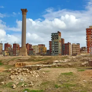 Pompeys Pillar, a triumphal memorial column, Alexandria, Egypt