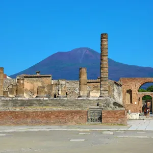 Ruined pillar in the ancient Roman city of Pompeii, Italy Ruined pillar in the ancient Roman city of Pompeii, Italy