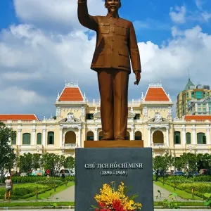 Statue of Ho Chi Minh in front of the Saigon PeopleOs Committee Building, Ho Chi Minh City Statue of Ho Chi Minh in front of the Saigon PeopleOs Committee Building, Ho Chi Minh City