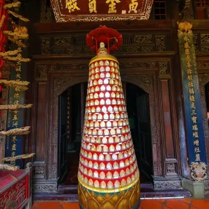 Vinh Trang Temple, near My Tho, Mekong Delta, Vietnam Vinh Trang Temple, near My Tho, Mekong Delta, Vietnam