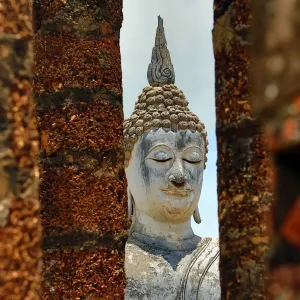 WatBuddha statue at Sa Si temple, Sukhotai, Thailand