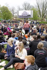Crowd: 158th Exchanging University Boat Race, London