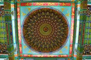 Religious: Ceiling decorations on the Thean Hou Chinese Temple, Kuala Lumpur, Malaysia