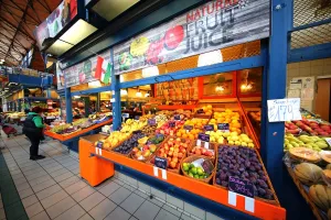 Shops: The Central Market Hall in Budapest, Hungary