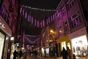Lighting: Christmas lights in Covent Garden, London