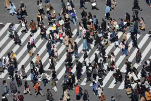Scene: Crowds crossing the Shibuya pedestrian crossing in Shibuya, Tokyo, Japan