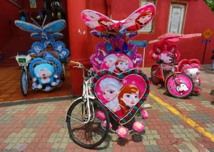 Melaka: Decorated kitsch cycle trishaw rickshaw with soft toys in Malacca, Malaysia