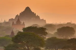 Archaeology: Dhammayangyi Pagaoda and Temples and pagodas at sunset on the Central Plain of Bagan