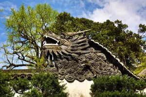 Shanghai: Dragon Wall in the Yuyuan Garden in the Old City, Shanghai, China
