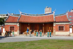 Education: Fongyi Tutorial Academy, Fengshan District, Kaohsiung City, Taiwan