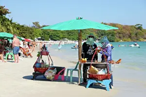 Scene: Food sellers on Sai Kaew Beach on Koh Samet island, Thailand