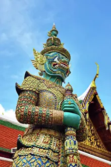 Statues: Giant Temple Guardian statue, Wat Phra Kaew