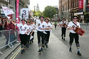 Hammersmith Morris Men dance the Royal Parks Half Marathon in London