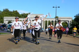 Hammersmith Morris Men dance the Royal Parks Half Marathon in London