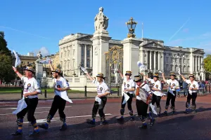 Hammersmith Morris Men dance the Royal Parks Half Marathon in London
