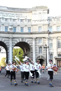Hammersmith Morris Men dance the Royal Parks Half Marathon in London