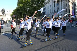 Hammersmith Morris Men dance the Royal Parks Half Marathon in London