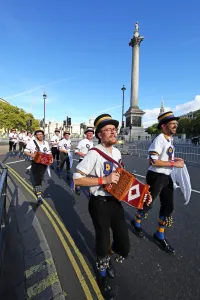 Hammersmith Morris Men dance the Royal Parks Half Marathon in London