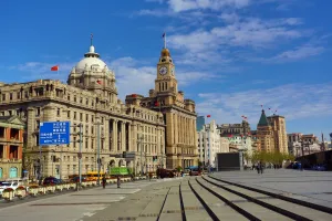 Shanghai: The HSBC Building and the Customs House Building on the Bund, Shanghai, China
