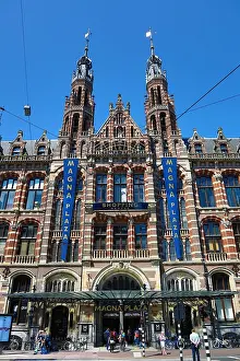 Center: Magna Plaza shopping centre and mall in Amsterdam, Holland