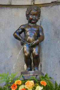 Manneken Pis, statue of a boy peeing into a fountain, Brussels, Belgium