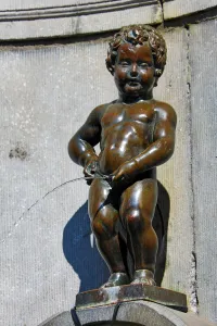 Manneken Pis, statue of a boy peeing into a fountain, Brussels, Belgium