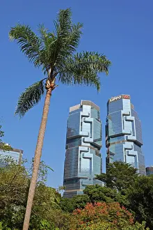 Hong Kong: Modern architecture of the Lippo Centre glass skyscraper and Hong Kong Park in Hong Kong