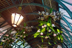 Garden: New Covent Garden Mistletoe Christmas Decorations in London
