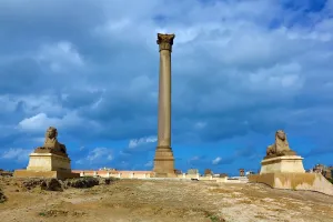 Pompeys Pillar, a triumphal memorial column, Alexandria, Egypt