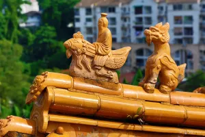 Religious: Roof decorations on the Thean Hou Chinese Temple, Kuala Lumpur, Malaysia