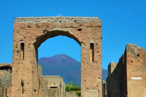 Ancient: Ruined archway in the ancient Roman city of Pompeii and Mount Vesuvius, Italy