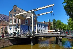 Amsterdam: Staalmeestersbrug draw bridge over the Groenburgwal canal in Amsterdam, Holland
