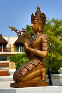 Chiang Mai: Statue at the City Pillar Shrine at Wat Chedi Luang Temple in Chiang Mai, Thailand