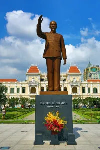 Building: Statue of Ho Chi Minh in front of the Saigon PeopleOs Committee Building, Ho Chi Minh City