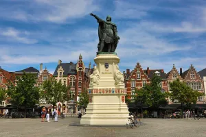 Statues: Statue of Jacob van Artevelde in the Vrigdagmarkt market square, Ghent, Belgium
