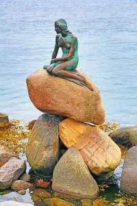 Statues: Statue of the Little Mermaid in Copenhagen, Denmark