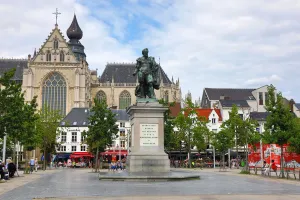Statues: Statue of Peter Paul Rubens in Groenplaats, Antwerp, Belgium