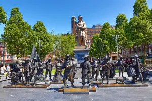 Amsterdam: Statue of Rembrandt in Rembrandtplein Square in Amsterdam, Holland