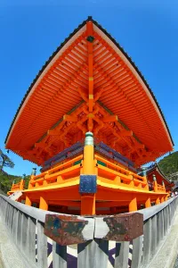 Beams: Three storey orange pagoda at Kiyomizu-dera Temple in Kyoto, Japan